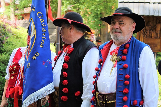 Polnische Männer in Tracht